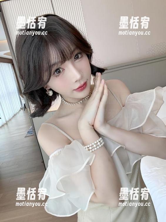 微密圈 - 徐莉芝Booty和她的短裤，最新图片更新让我想到了那个夏天的长长白云。