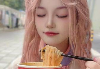 戚顾儿_分享_这张原图的纯白，两眼一抹，竟有种一尘不染的错觉。