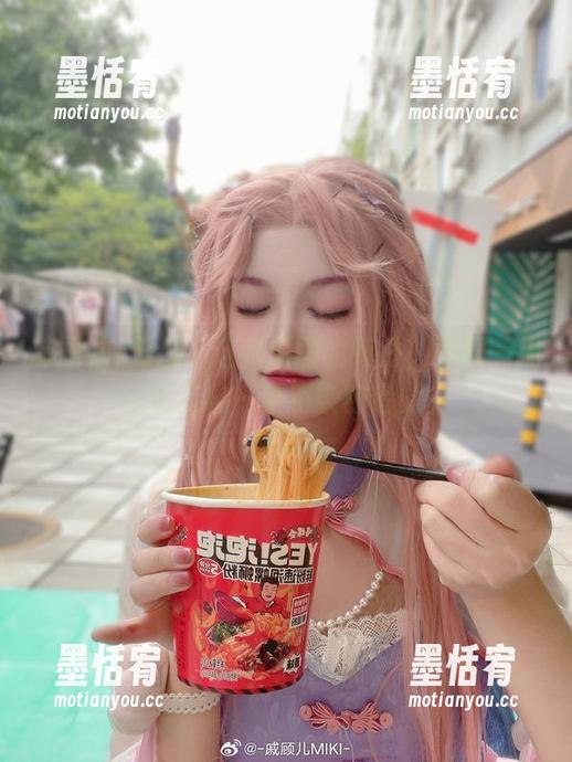 戚顾儿_分享_这张原图的纯白，两眼一抹，竟有种一尘不染的错觉。