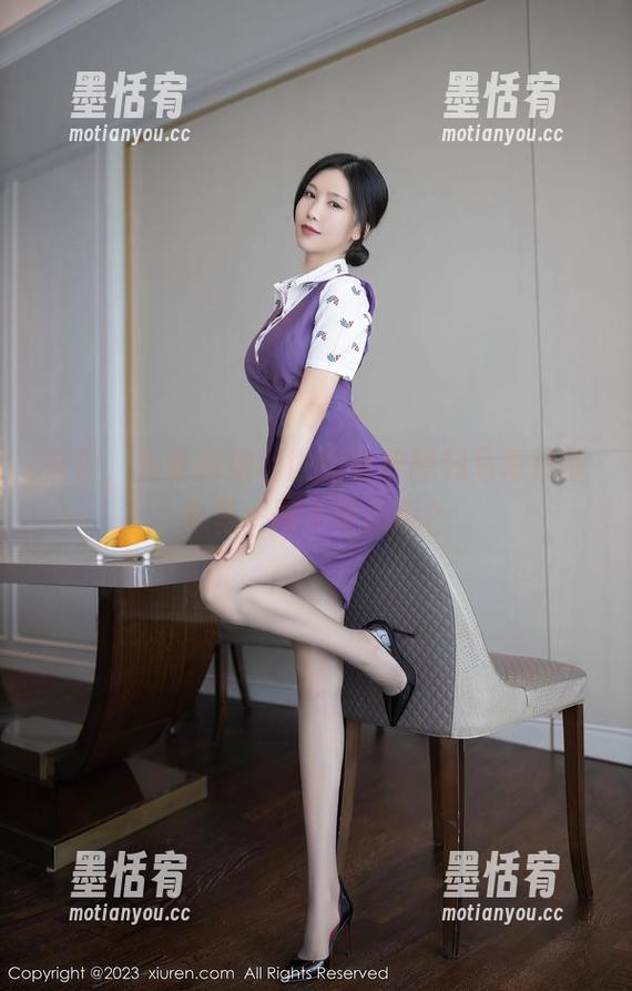 奇怪，为啥抖娘利世的宿醉晚归写真让我心里一阵小雀跃呢？