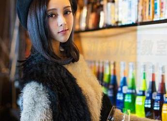 推女神 – 私拍作品：刘钰儿在教室干了什么？不保证你会觉得严肃！
