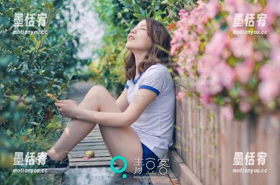 推女神-罗婉莹 推女神 - 罗婉莹的透明图包:好像我能看到她的思想,都是些什么呢?