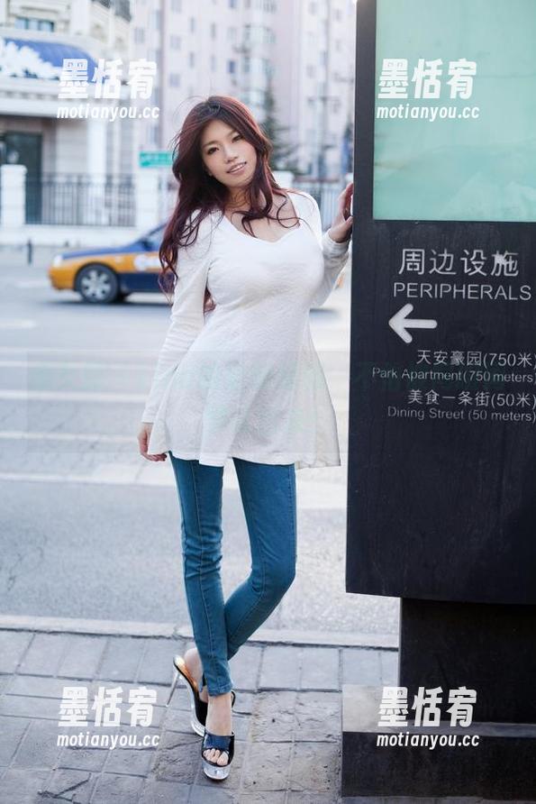 推女郎-Lina 推女郎 - Lina的定制制服,不怕被同班同学认出来!