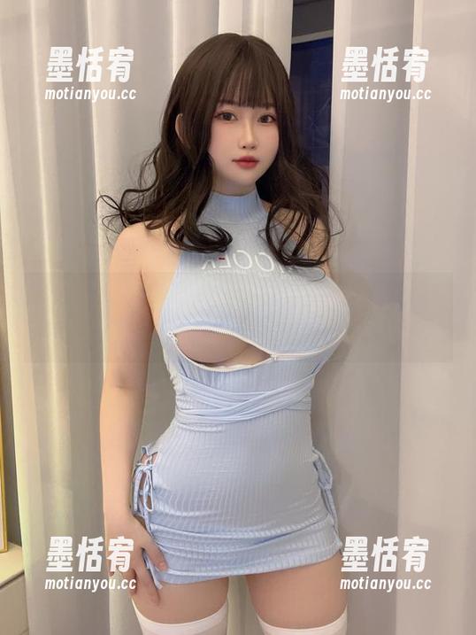 各位，看这里！是依酱呀的人鱼姬写真福利上线了！