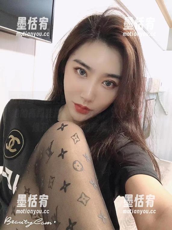 林子喵Lynne 微密圈 - 随便翻翻图包,林子喵Lynne和她的高跟鞋搭配……哎呀,这个小细节好像有点flirty的意思,哈哈。