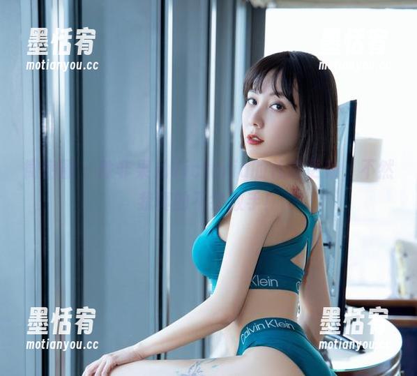 果儿Victoria 微密圈 - 除非果儿Victoria的礼服更新,不然我真的不会放手!