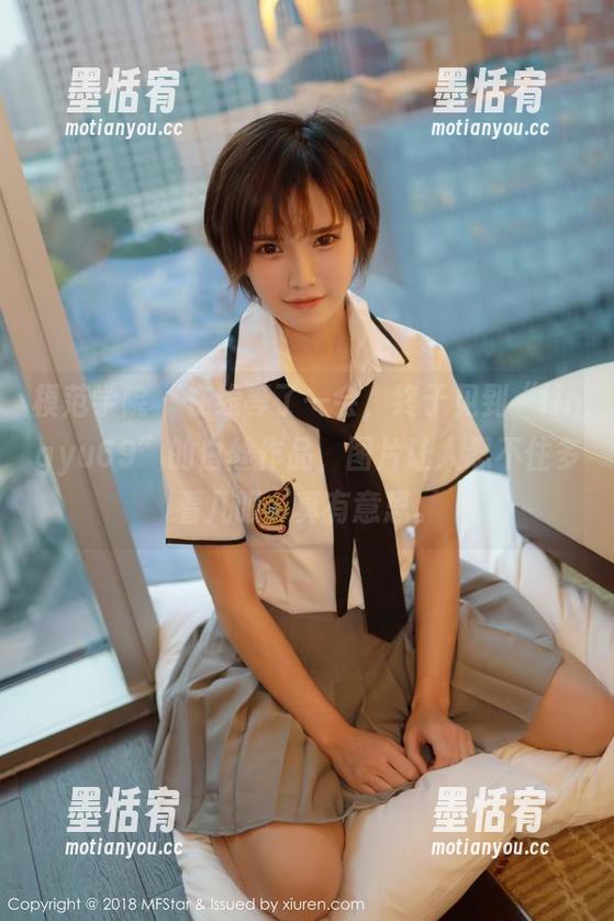 模范学院-lingyu69 模范学院 - 在线等了一会,终于见到“lingyu69”的白丝作品,图片让人忍不住多看几眼,真有意思。
