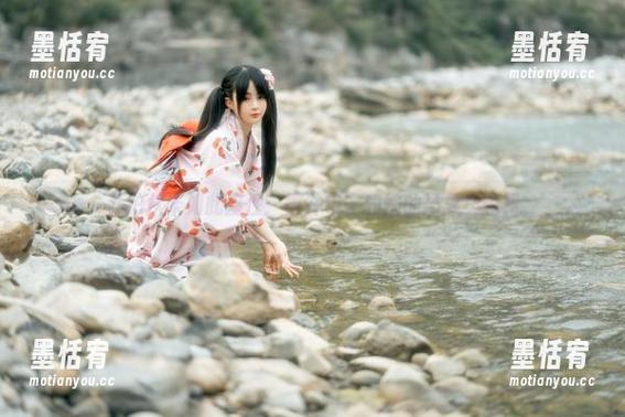私拍从未如此魔性：樱井宁宁和她的马里奥围裙