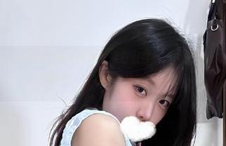 微密圈 – 这一辑原图里的火龙果羊就好似日系死库水的化身，照片处理得随性，却有种奇特的吸引力！