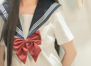 图包里的爆机少女喵小吉，连衣裙像是有点野心
