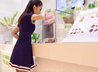 爱丝 – 索菲的腿部合集：光影间的养眼奇迹，走过路过不要错过