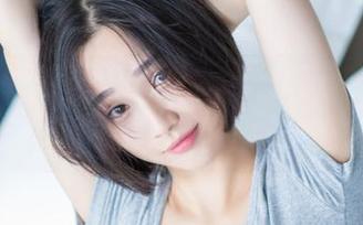 爱蜜社 – 在这儿，杨紫嫣的吊带写真好像把空气都变得轻盈了。