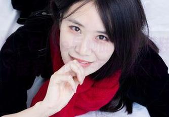 物恋传媒 – Elise与她的白色板鞋:谁说鞋子不能有个性?-写真集原图分享