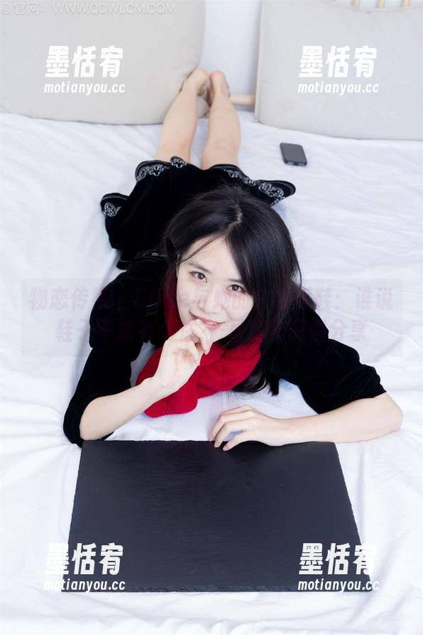 物恋传媒-elise 物恋传媒 - Elise与她的白色板鞋:谁说鞋子不能有个性?-写真集原图分享