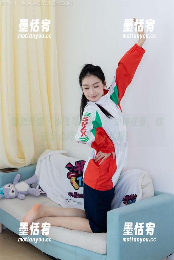 物恋传媒-小飞 物恋传媒 - 小飞写真新作:女神在旁,你能分心吗?资源太扎眼!