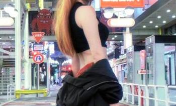 当特软儿Sona轻盈款款走来,睡裙和美图就像偷跑的梦!图包了解一下