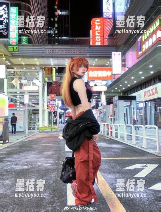 当特软儿Sona轻盈款款走来，睡裙和美图就像偷跑的梦！图包了解一下