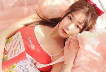 免费图集:猫九酱女王的日常,连床上的猫都不敢吱声
