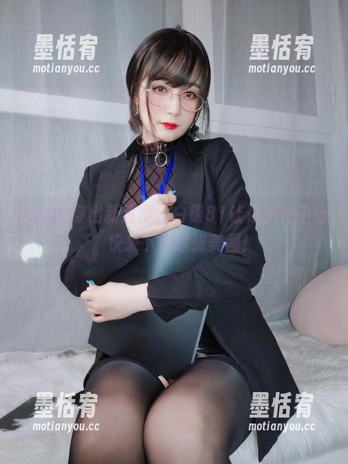 白衬衫穿出新高度，白银81让你关注不已，快来下载这张美图！