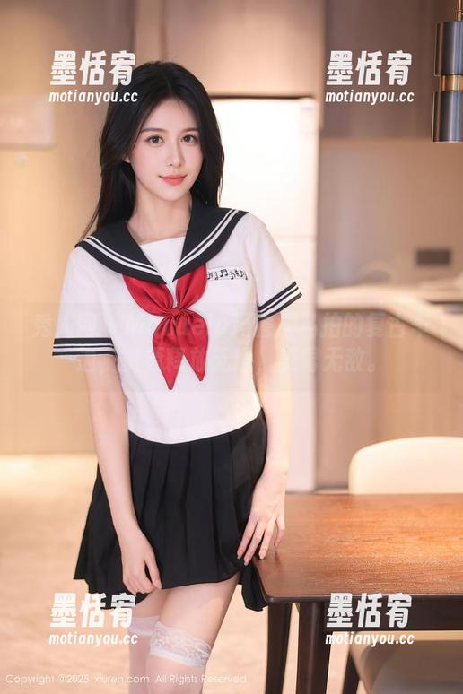 秀人网 - Manuela玛鲁娜私拍的复古车边，资源释放无遗，美臀无敌。