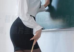 秀人网 – 福利时间！lucky咏丹的教室又开新课，照片里的细节总是不错的。