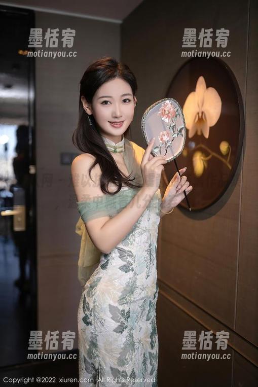秀人网 - 难以抗拒，余虞酱的高清作品集，温柔中藏着几分嫌弃感。