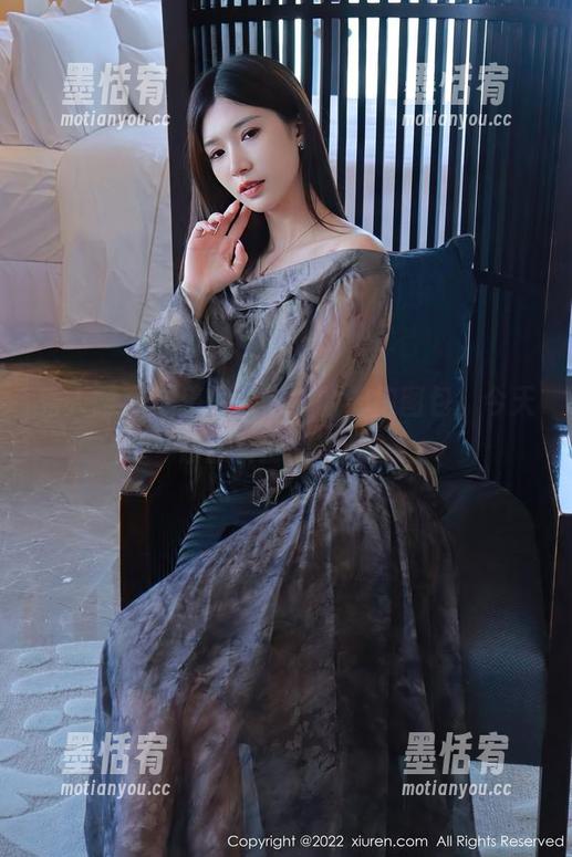 秀人网-卡卡酱 秀人网 - 忙着翻卡卡酱的旗袍图包,今天你被装扮到了吗?