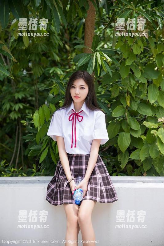 秀人网 - 徐莉芝Botty合集里的浴室探险：谁不爱那水流淋漓的视角？