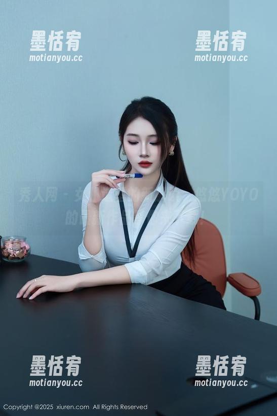秀人网 - 女仆造型的新解读，悠悠YOYO的最新作品等你来下载！