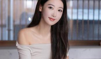 秀人网 – 观看林乐一的粉色图包，恍若春日花园中的小鹿乱撞，暖意袭来，思绪飞扬！