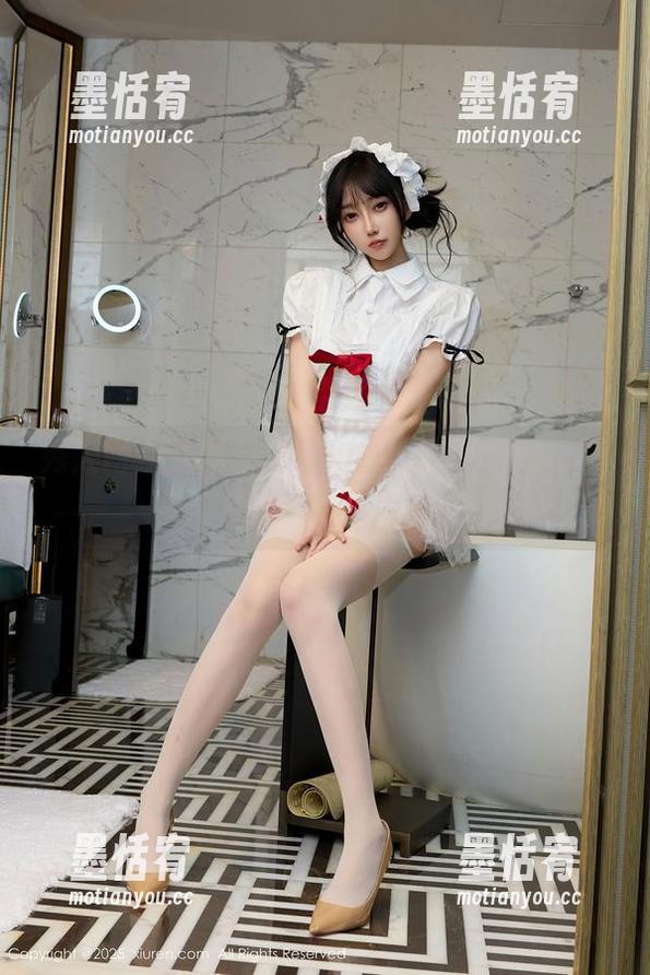 秀人网-汐汐baby 秀人网 - 这就是汐汐baby的JK写真,全套展示了她那迷人的灵动