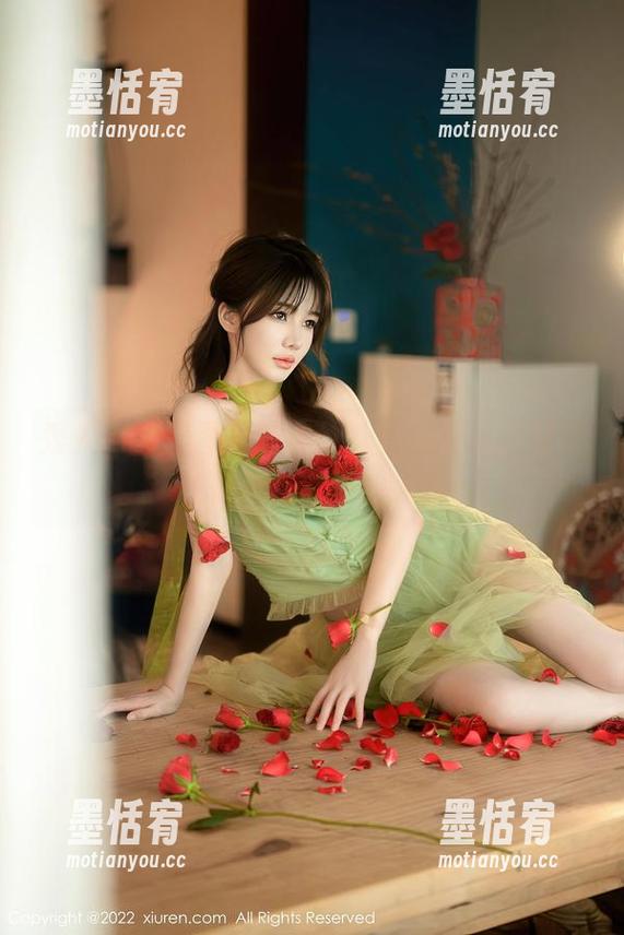 秀人网 - 美图里的黑丝，蛋蛋宝就是那个让你流连忘返的人。