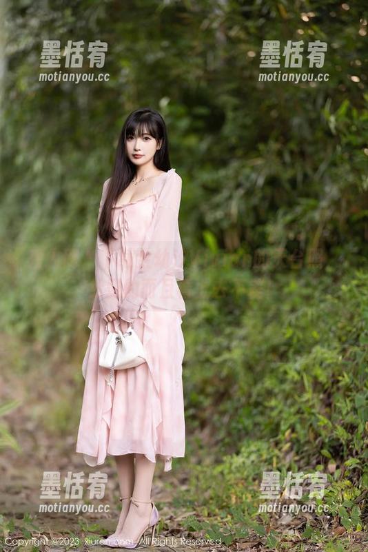 秀人网-金幼汐Vivian 秀人网 - 下载金幼汐Vivian的天台照,免费的而且看上去不差!