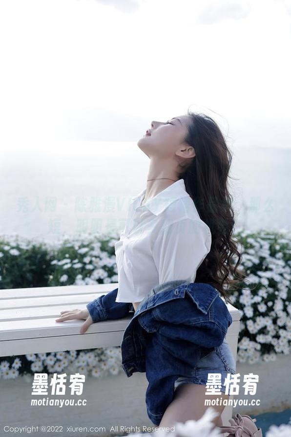 秀人网 - 陈雅漫VICKY短裙作品集：那么短，明明是可以多翻页的机会！