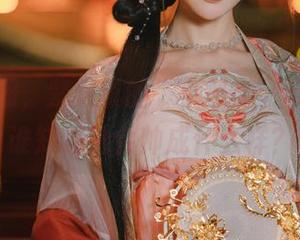 高清图册,紫氯氯的“小恶魔”玩游戏,谁知道她会帅成什么样?
