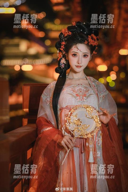 高清图册，紫氯氯的“小恶魔”玩游戏，谁知道她会帅成什么样？