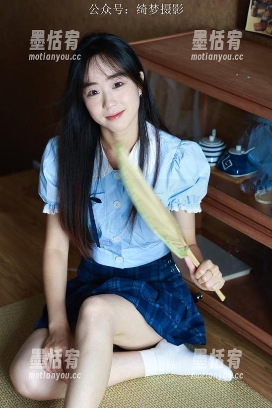 绮梦摄影 - 曦曦白衬衫大赏：图片带你窥探她随意又优雅的一面。