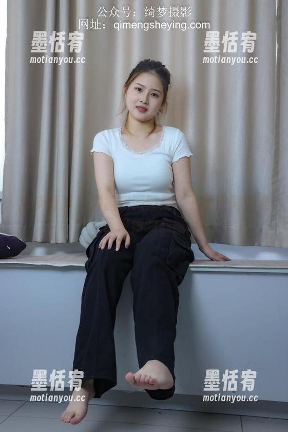 绮梦摄影-露露 绮梦摄影 - 露露制服图集:下载前需要准备好你的心脏