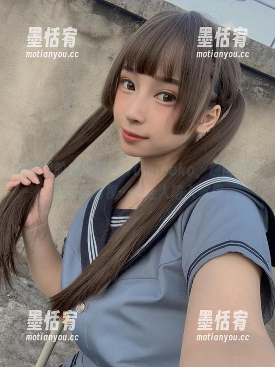 电车里的胡桃猫Kurumineko，原图全套，还有那对视…真让人陷入沉思。