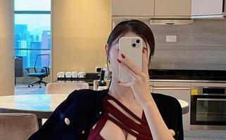 微密圈 – 脸红Dearie黑丝吊带全套——大胆吗？我觉得有点小美好！