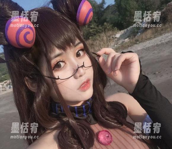 芊川一笑MNK最新写真集中的小甜点，像是情不自禁的催眠魔法