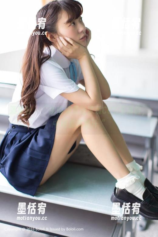 菠萝社 - “柳侑绮灵动泳装COS玉藻前，中间那杯果汁“