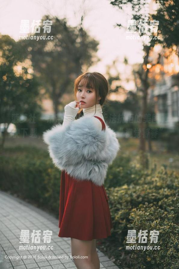 菠萝社 - 吊带+柳侑绮=无法抗拒的美图，快下载，给自己来个缠绵的“视觉饕餮”！