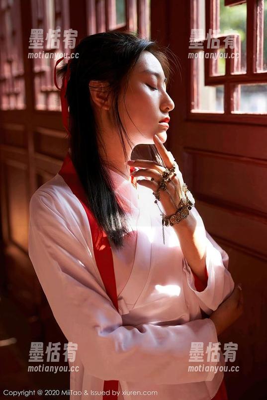 蜜桃社 - 杏子的这套装，原图下载后可以当壁纸，太好看了吧！