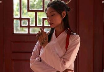 蜜桃社 – “非出轨”选项：自己欣赏、大众审美、韵莉娜VANILLA舒适自拍美图精选！