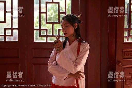 蜜桃社 - “非出轨”选项：自己欣赏、大众审美、韵莉娜VANILLA舒适自拍美图精选！