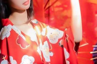 下载吧,没外套的西呱呀呀呀在白云森林里随意游荡