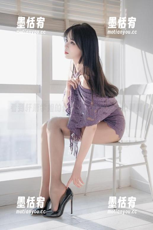 看到轩萧学姐的体操服，你还会小心翼翼吗？套图拿好！