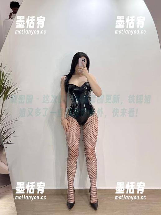 铁锤姐姐 微密圈 - 这次的户外新套图更新,铁锤姐姐又多了一些俏皮的意外,快来看!