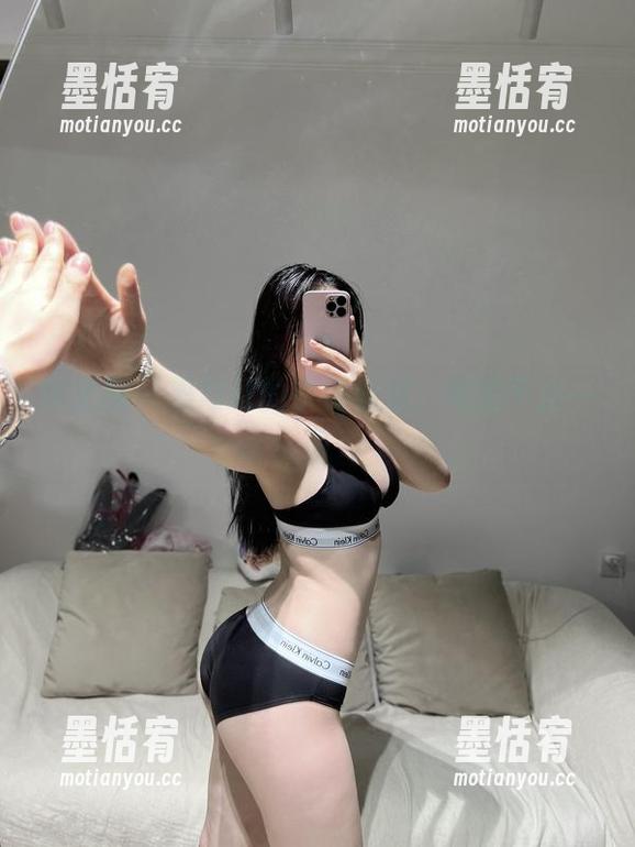 微密圈 - 黑与红的铁锤姐姐，私拍不止一面